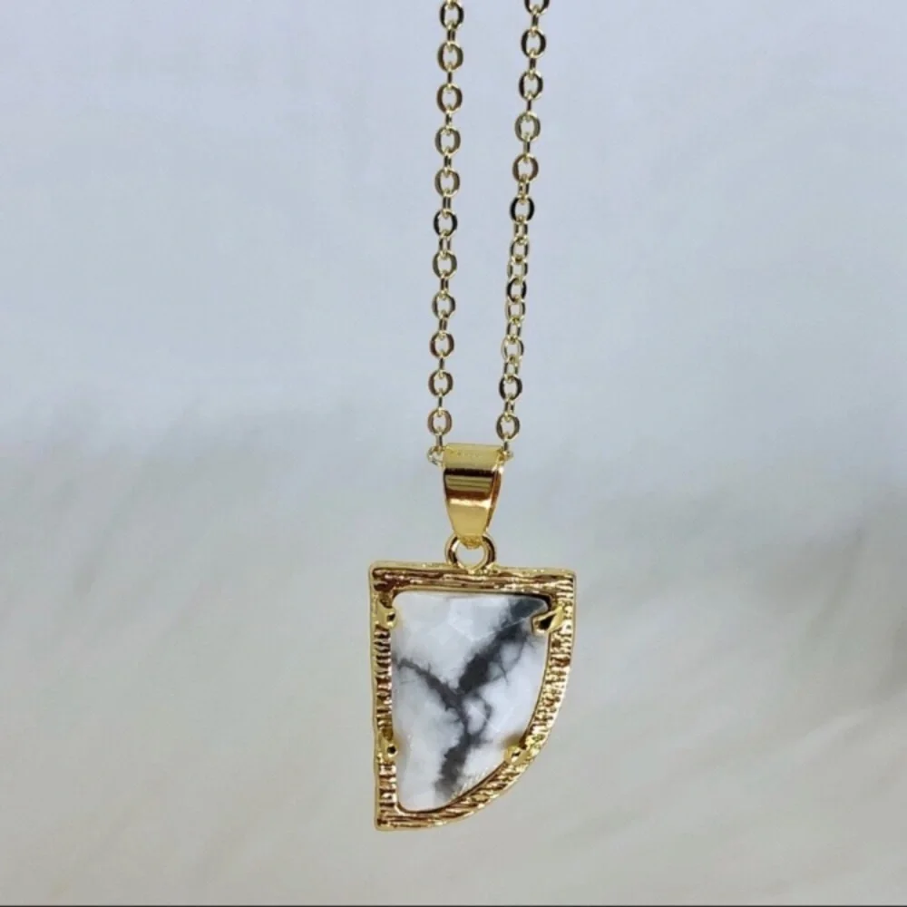 Howlite Tiger Claw Necklace